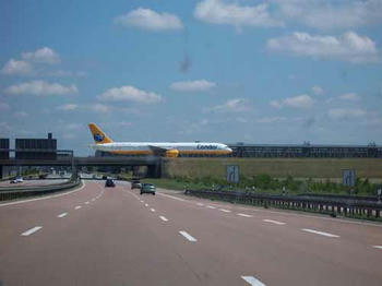 Flughafen_Leipzig_Condor1.jpg